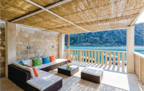 Three-Bedroom Holiday Home in Mokosica